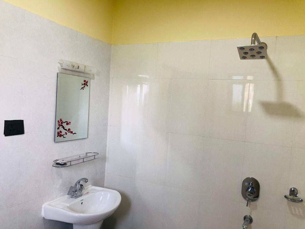 Hotel Happy Land Chitwan Exterior photo