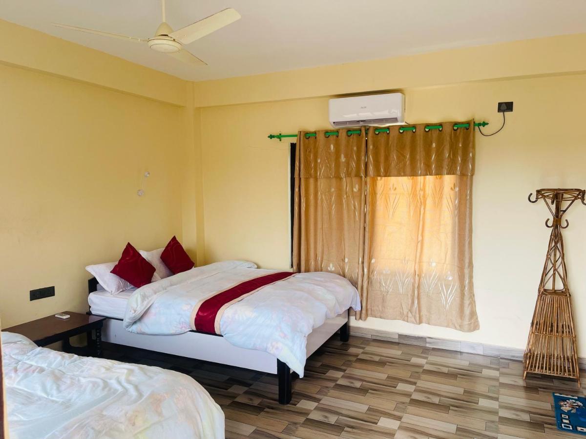Hotel Happy Land Chitwan Exterior photo