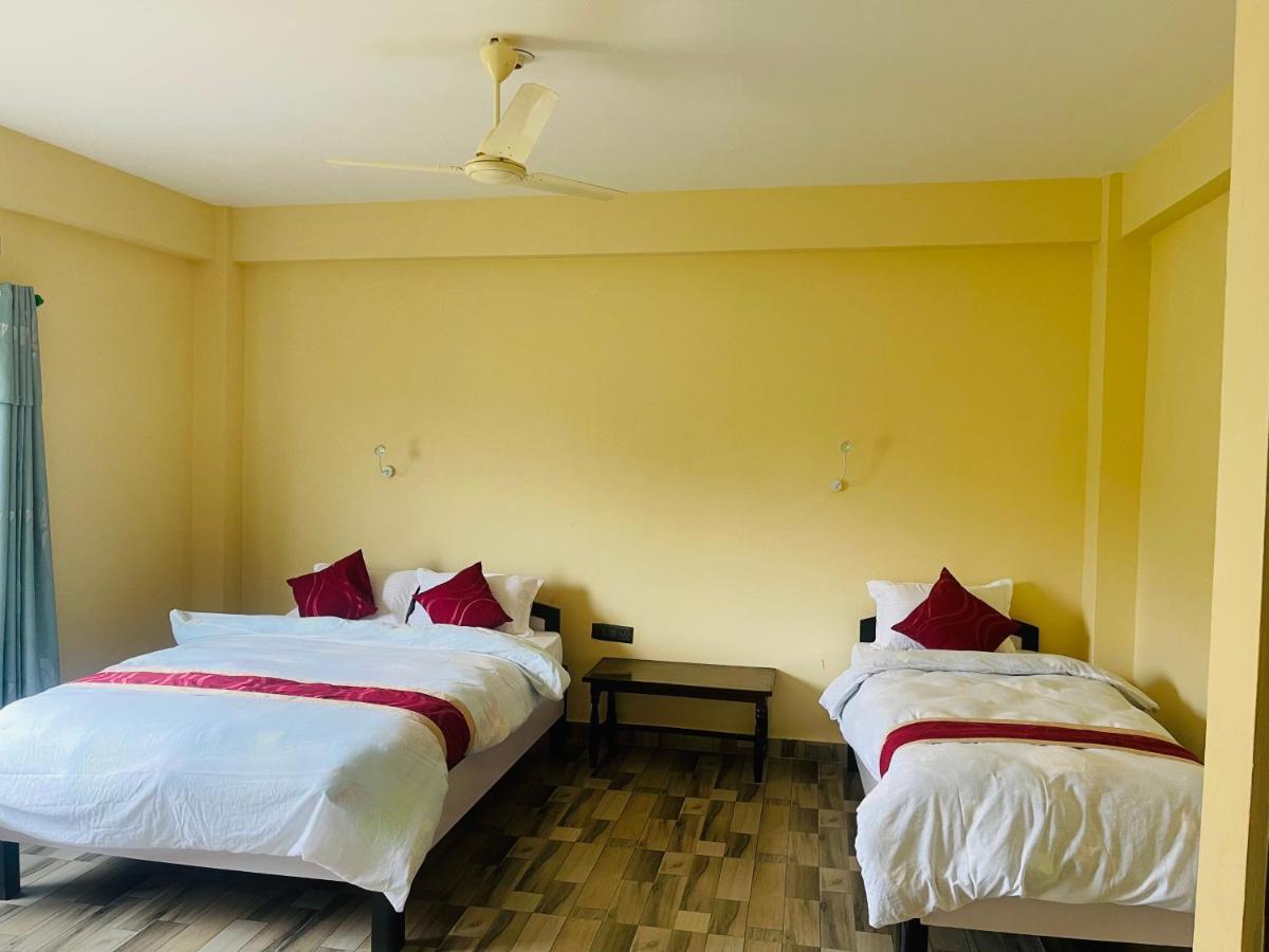 Hotel Happy Land Chitwan Exterior photo