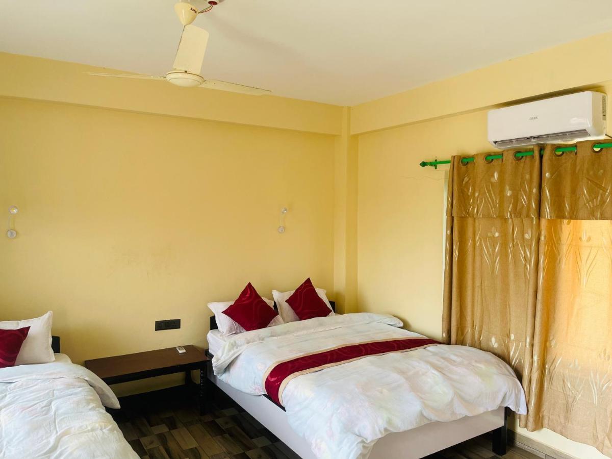Hotel Happy Land Chitwan Exterior photo