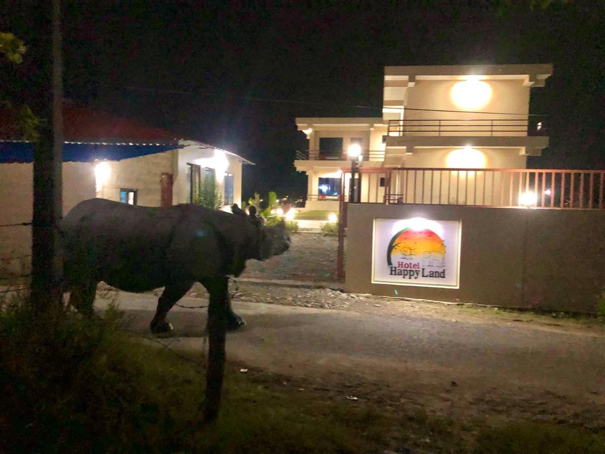 Hotel Happy Land Chitwan Exterior photo